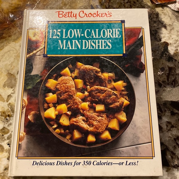 Betty Crocker 125 low calorie main dishes delicious dishes for 350 cal - Picture 1 of 4